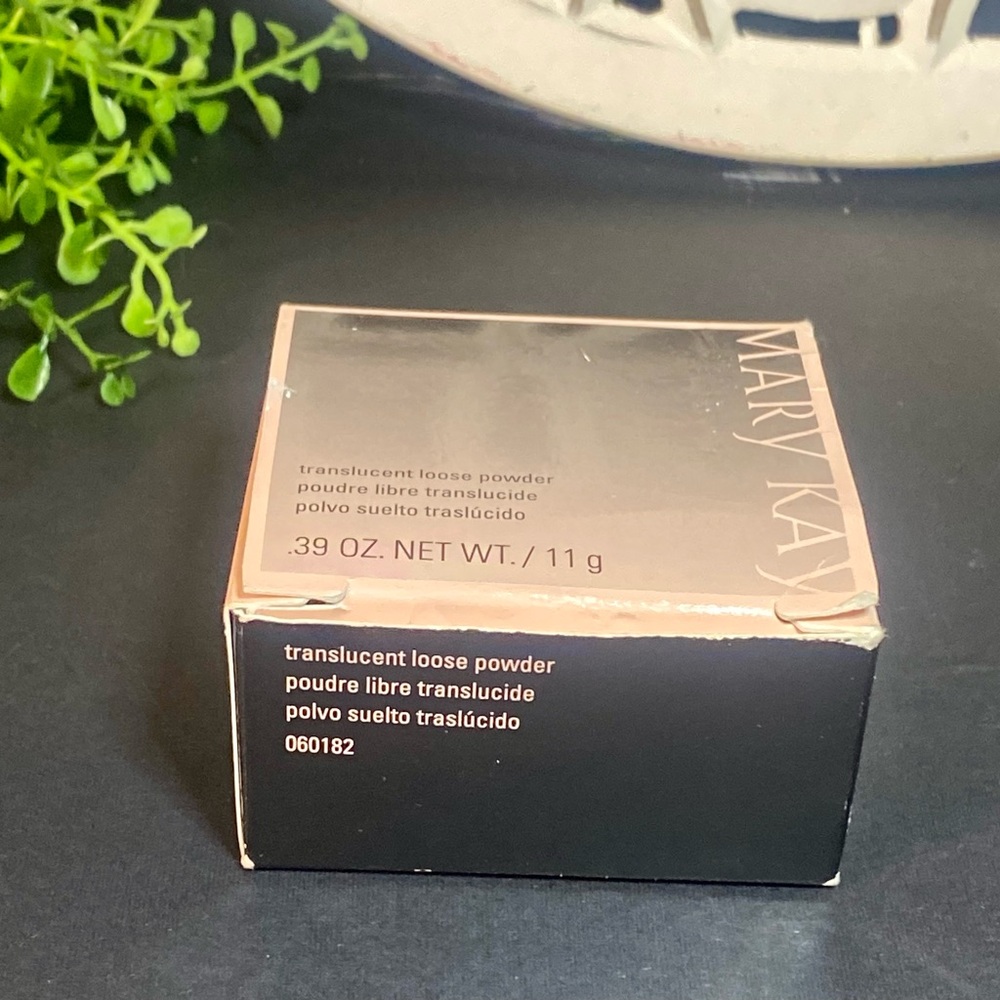 NIB Mary Kay Translucent Loose Powder - Picture 4 of 4